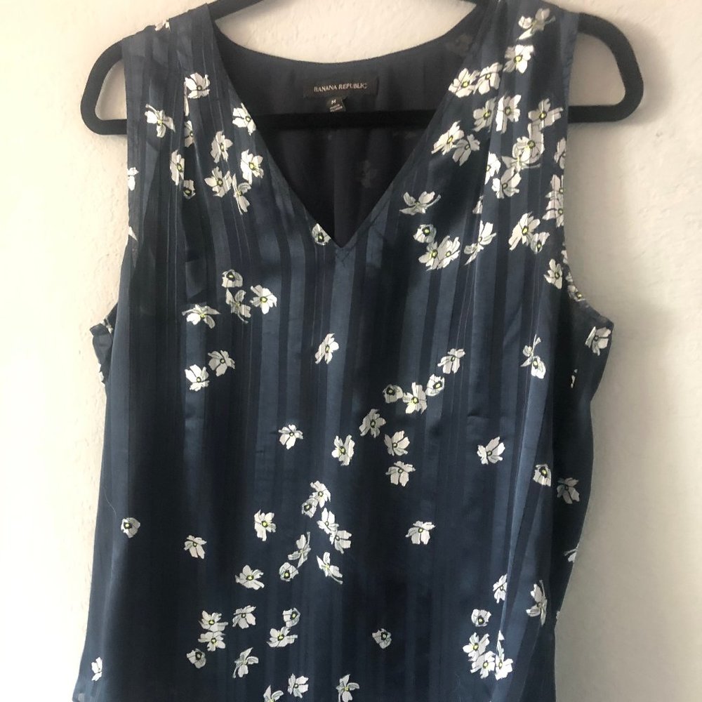 BEAUTIFUL Banana Republic Sleeveless Blouse